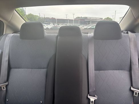 Used 2025 Nissan Versa SV FWD image 33