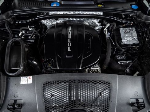 Used 2020 Porsche Macan image 33