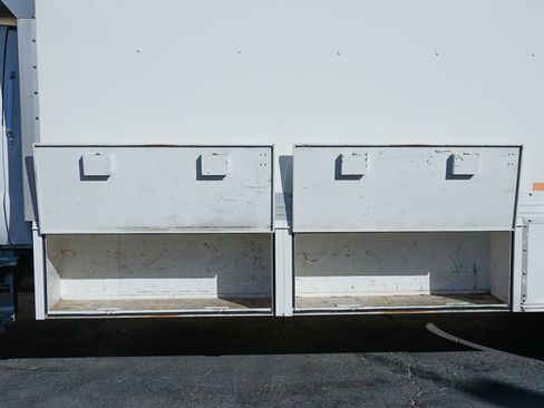 Used 2016 Ford F650 2WD Crew Cab Super Duty image 6