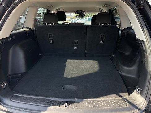 Used 2023 Jeep Grand Cherokee Laredo image 21