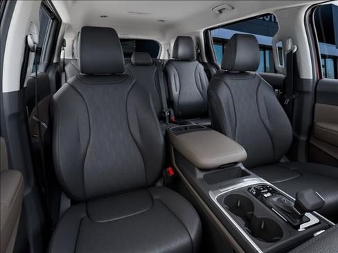 New 2026 Kia Carnival EX image 15