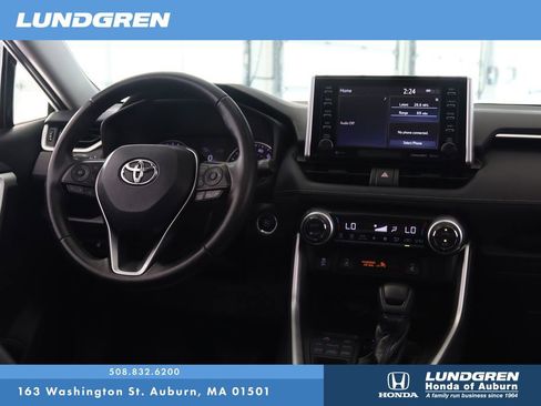 Used 2019 Toyota RAV4 XLE w/ Convenience Package AWD/4WD image 4