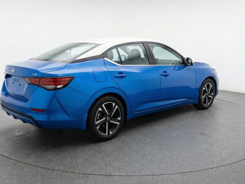 Used 2025 Nissan Sentra SV image 9