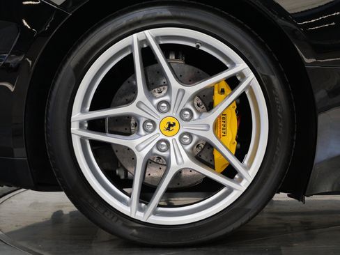 Used 2015 Ferrari California T RWD image 42