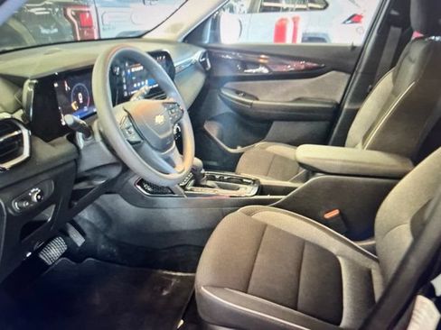 Used 2025 Chevrolet TrailBlazer LT AWD/4WD image 6