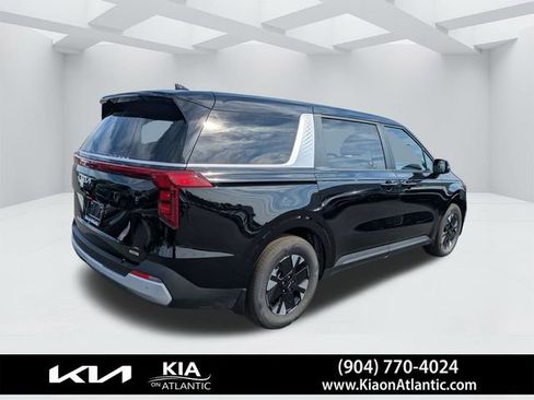New 2026 Kia Carnival LXS FWD image 3