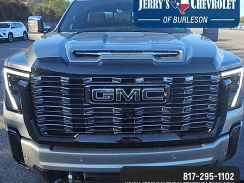 Used 2025 GMC Sierra 3500 Denali Ultimate image 5