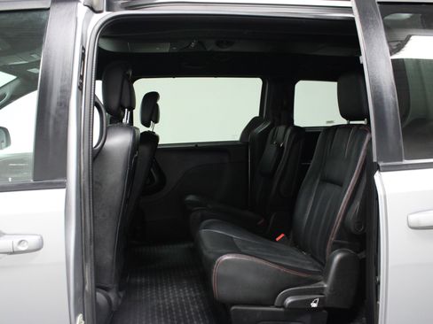 Used 2019 Dodge Grand Caravan GT w/ Safety Sphere Group FWD image 13