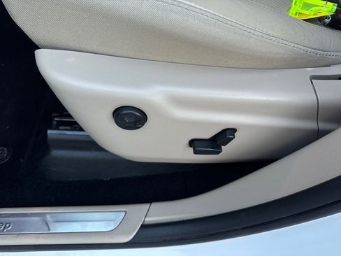 Used 2019 Jeep Grand Cherokee Limited w/ Luxury Group II image 40