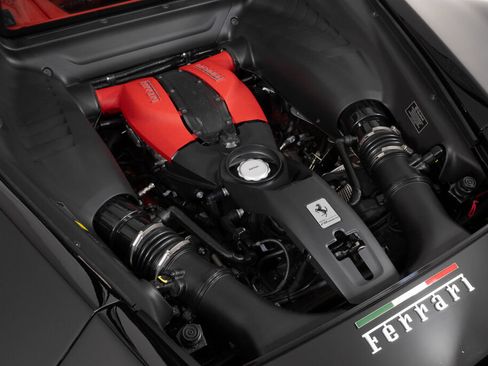 Used 2022 Ferrari F8 Tributo RWD image 21