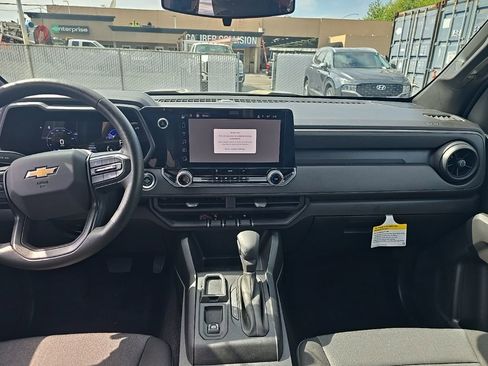 Used 2024 Chevrolet Colorado W/T image 5