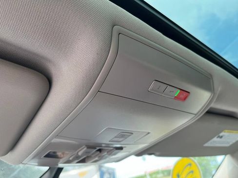 Used 2022 Volkswagen Atlas SE w/ Panoramic Sunroof Package FWD image 32