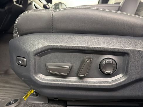 Used 2025 Toyota Sequoia Capstone AWD/4WD image 29
