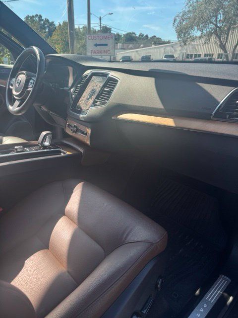 Used 2024 Volvo XC90 B5 Plus w/ Protection Package Premier AWD/4WD image 16