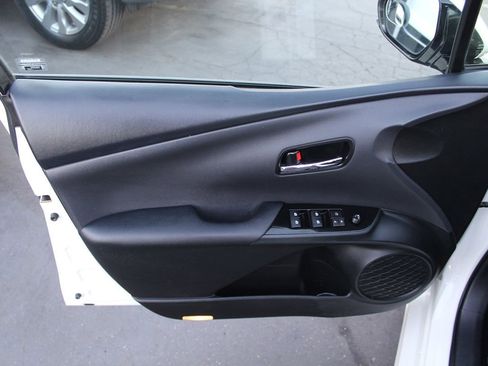 Used 2017 Toyota Prius Prime Premium image 17