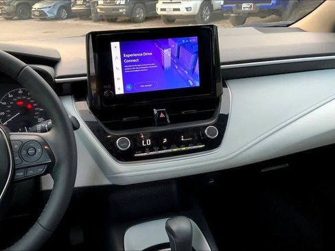 Used 2025 Toyota Corolla SE image 6