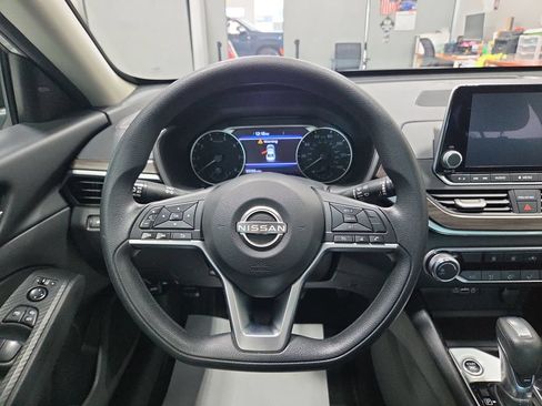 Used 2024 Nissan Altima 2.5 SV FWD image 26