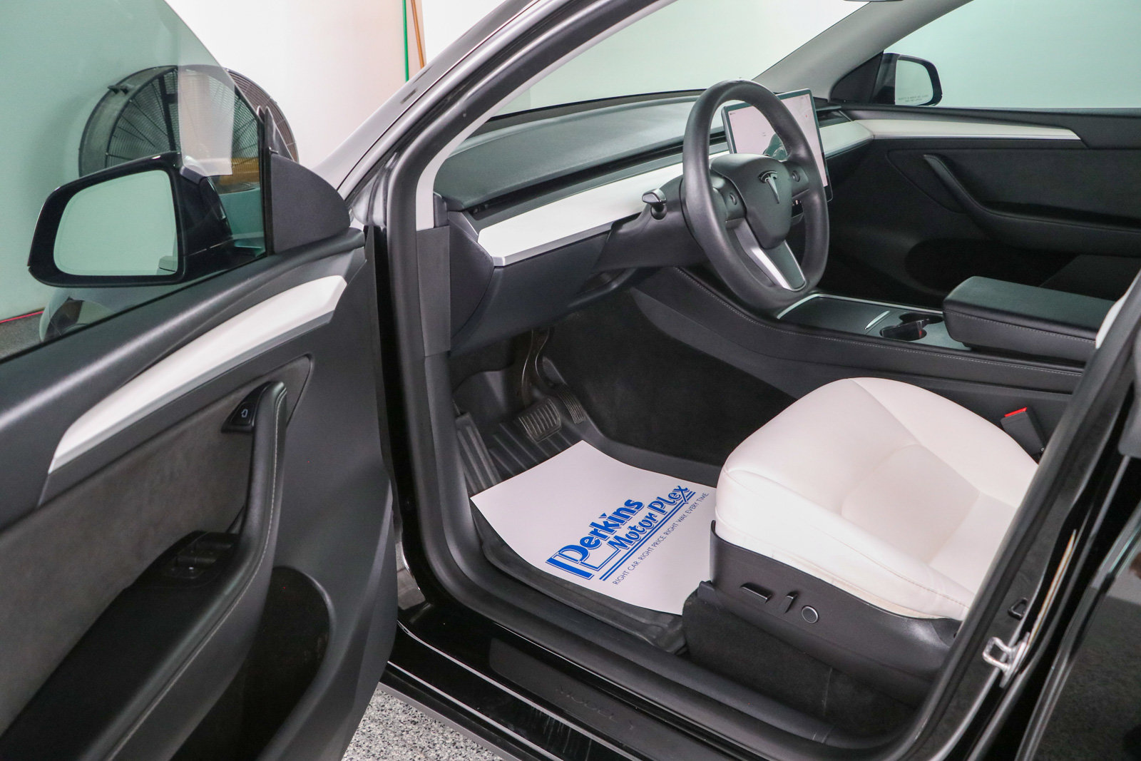 Used 2023 Tesla Model Y Long Range AWD/4WD image 3