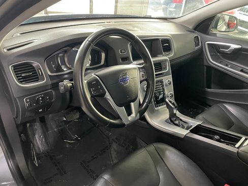 Used 2018 Volvo S60 T5 Inscription image 16