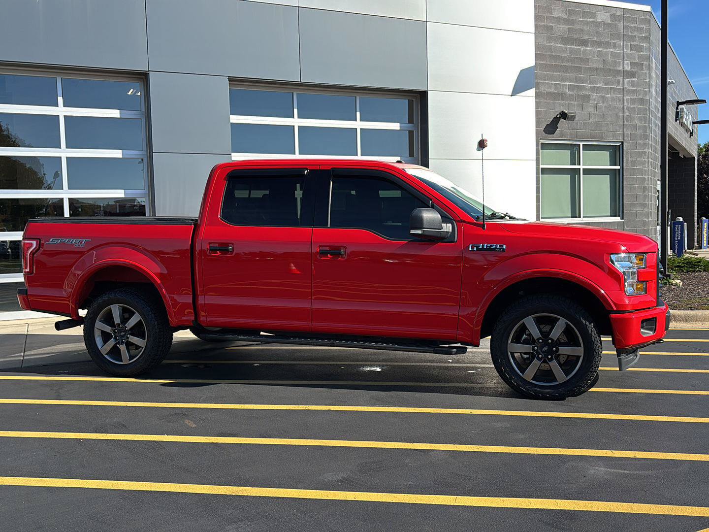 Used 2017 Ford F150 XLT w/ Equipment Group 302A Luxury AWD/4WD image 5