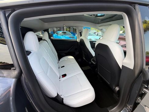 Used 2023 Tesla Model Y Long Range AWD/4WD image 27