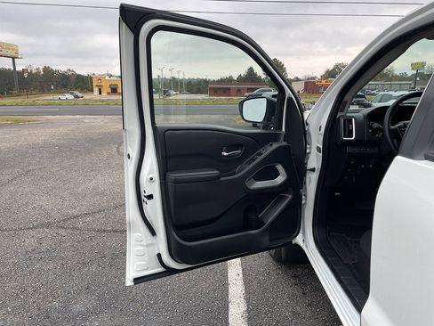 New 2026 Nissan Frontier SV image 6