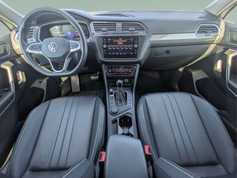 Used 2024 Volkswagen Tiguan SE AWD/4WD image 12