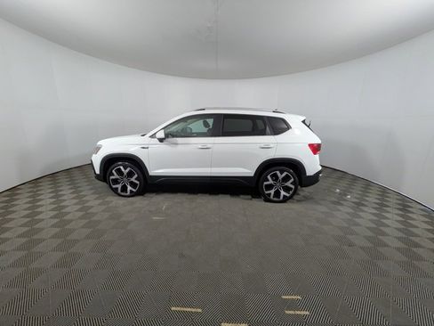 Used 2022 Volkswagen Taos SEL w/ Panoramic Sunroof Package image 24