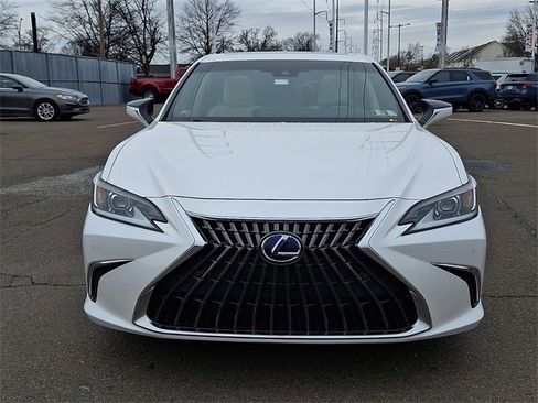 Used 2022 Lexus ES 300h w/ Accessory Package image 2