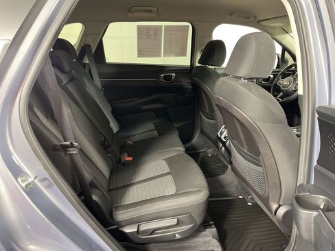 Used 2022 Kia Sorento LX image 7