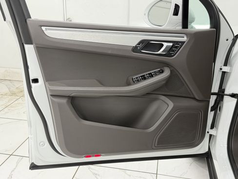 Certified 2023 Porsche Macan image 27