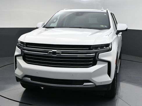 Used 2023 Chevrolet Tahoe LT w/ Luxury Package AWD/4WD image 3