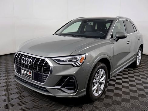 Used 2022 Audi Q3 2.0T Premium Plus w/ Premium Plus Package image 2