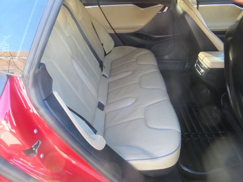 Used 2013 Tesla Model S Performance image 18