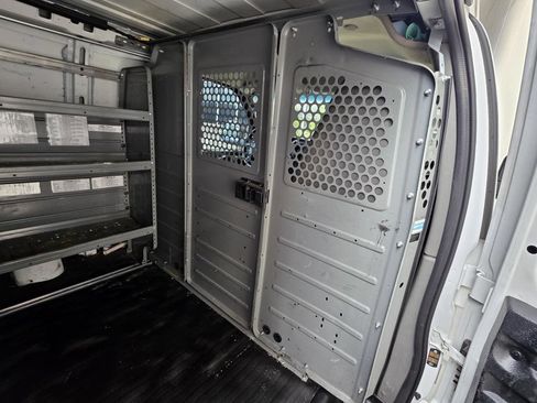 Used 2016 Chevrolet Express 2500 RWD image 11