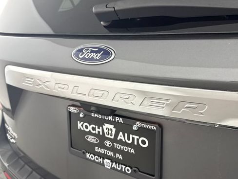 Used 2023 Ford Explorer XLT w/ Equipment Group 202A AWD/4WD image 18