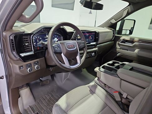 Used 2025 GMC Sierra 2500 SLE image 11