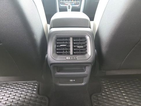 Used 2025 Volkswagen Taos SE image 22