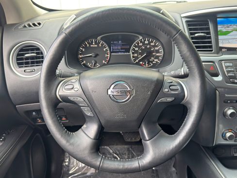 Used 2019 Nissan Pathfinder SL AWD/4WD image 19