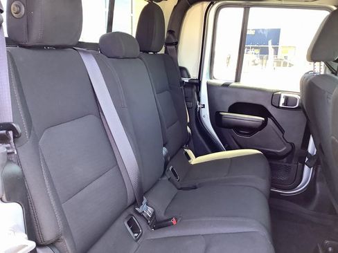 Used 2023 Jeep Gladiator Willys image 35
