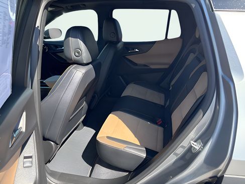 Used 2025 Chevrolet Equinox ACTIV w/ Safety and Technology Package AWD/4WD image 16