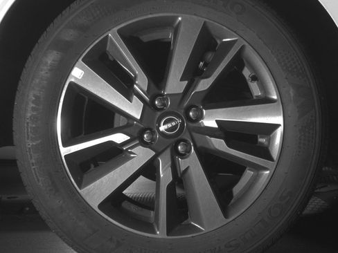 Used 2025 Nissan Versa SV FWD image 15