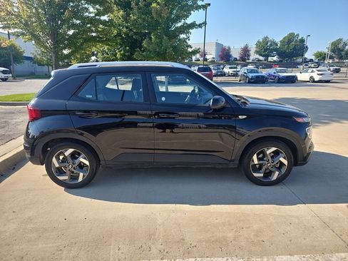 Used 2025 Hyundai Venue SEL FWD image 4
