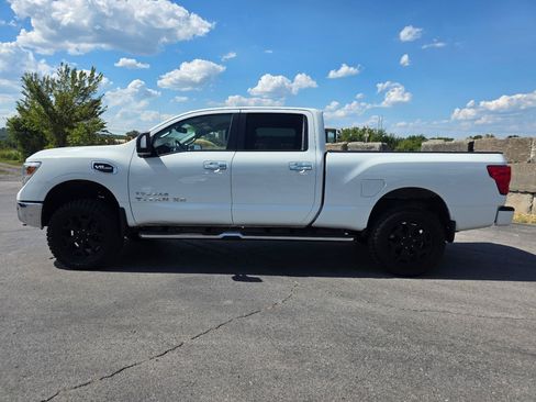 Used 2018 Nissan Titan SV w/ SV Convenience Package AWD/4WD image 3
