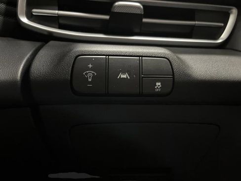 Used 2021 Hyundai Elantra Limited image 24