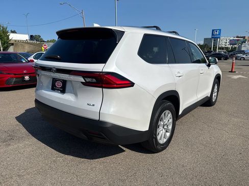 Used 2024 Toyota Grand Highlander AWD image 10