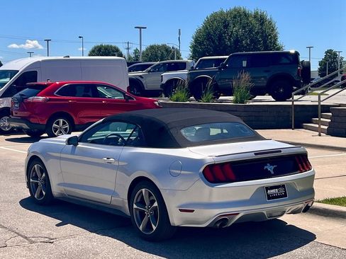 Used 2015 Ford Mustang Convertible w/ Equipment Group 051A RWD image 4