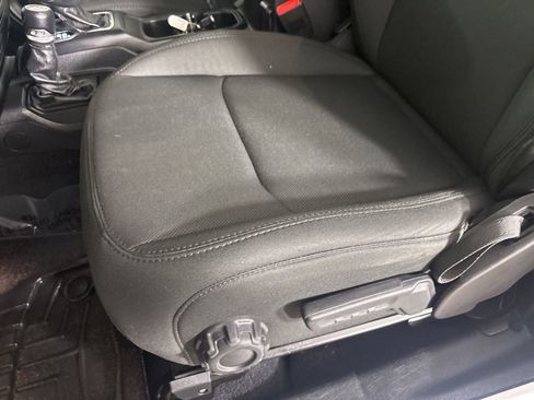 Used 2019 Jeep Wrangler Sport image 11