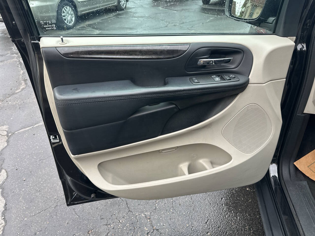 Used 2014 Dodge Grand Caravan FWD image 16