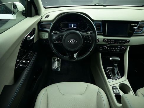 Used 2017 Kia Niro Touring image 2